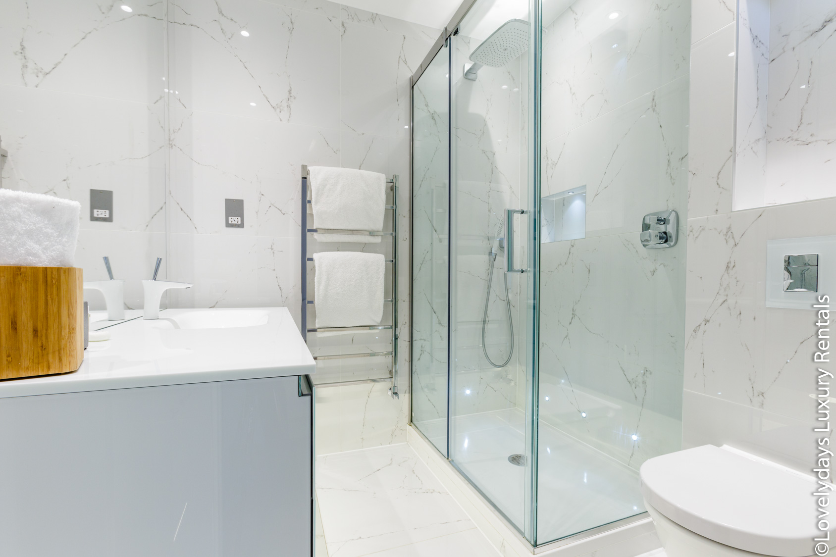Lovelydays luxury service apartment rental - Covent Garden - Cockspur Street - Lovelysuite - 3 bedrooms - 2 bathrooms - Lovely shower - 59e449e75077 - Lovelydays